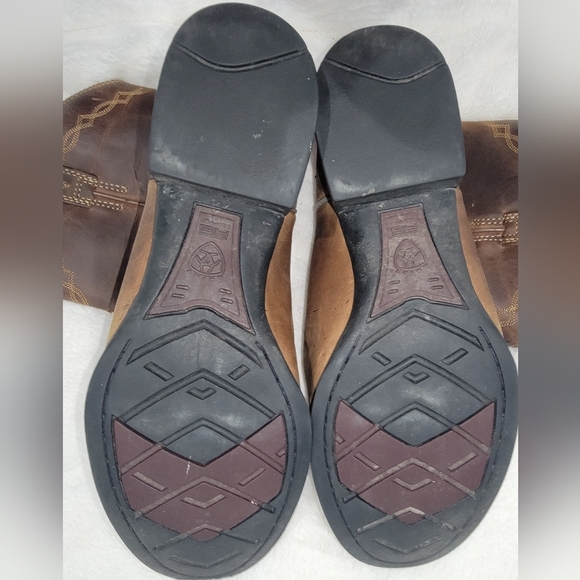 Ariat Brown Cowboy Boots with Roper Shaft and Contrast Stitching - Picture 3 of 5